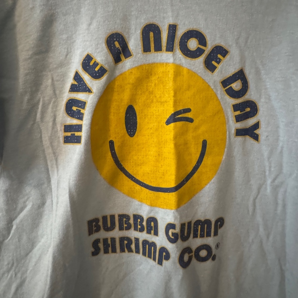 ✨ 5 for $25 Bubba Gump Shrimp Co. "Have a Nice Day" Graphic Tee - White & Yellow - Picture 2 of 2